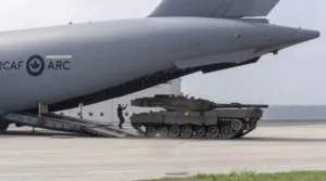 В Польшу прибыли все восемь боевых танков Leopard 2, которые ранее обещала Канада для Украины. 