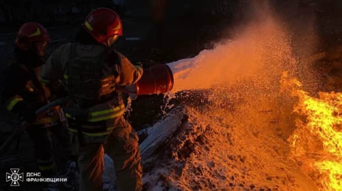 Под Львовом упали обломки "Шахеда": горят склады