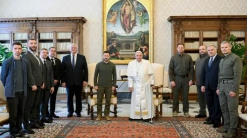 Zelenskyy speaks with Pope for more than half hour and gifts him painting of Bucha's crimes