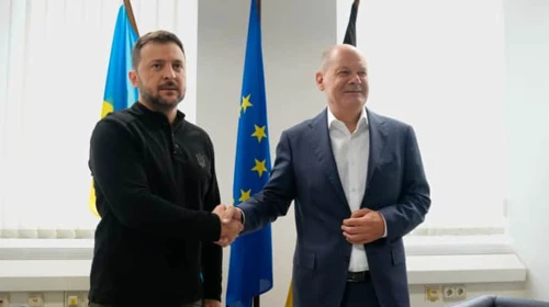 Zelenskyy and Scholz meet after Ukraine Defence Contact Group meeting