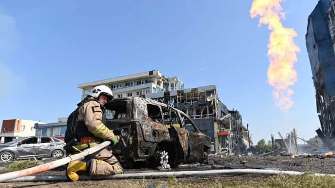 Doctors and emergency workers injured in repeat Russian strike on Kharkiv – photos