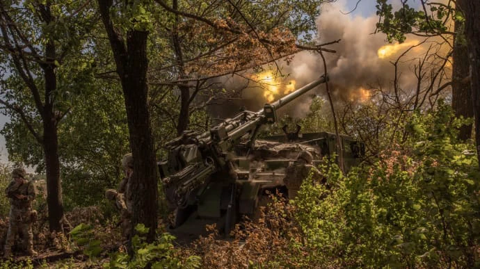 Overwhelming Russian forces attack Ukrainian positions, over 180 combat clashes occur in one day