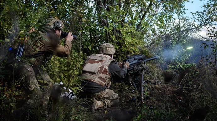 Генштаб: Росіяни намагаються просунутись біля Часового Яру та штурмують Покровський напрямок