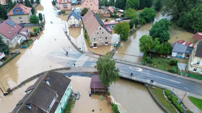 Мешканців ще одного польського міста закликали евакуюватись через загрозу прориву дамби