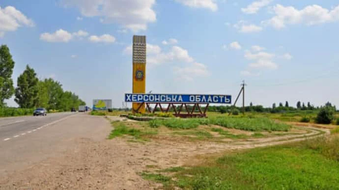 Russians attack Kherson Oblast, injuring two people