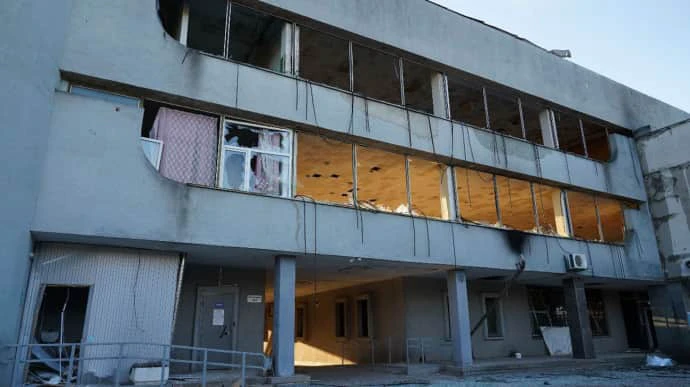 Russians attack Cherkasy Oblast, damaging bus station, business premises, house and cars – photos