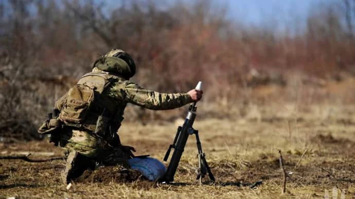 Россияне поливают огнем Курскую область, сбросили почти 70 УАБов – Генштаб