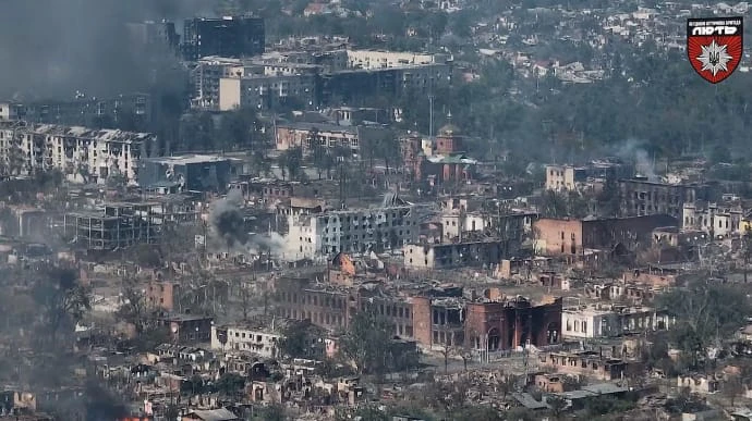 Russians use tanks and armoured fighting vehicles to break into centre of Vovchansk but suffer losses and retreat