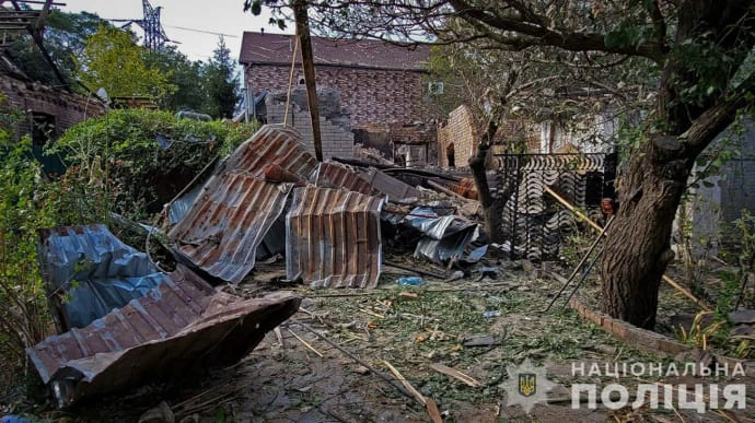 Russians attack Zaporizhzhia with 7 UAVs, killing two people and damaging 30 houses – photos