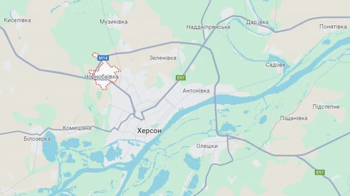 Russians bombard Chornobaivka, Kherson Oblast, wounding a teenage girl and a man