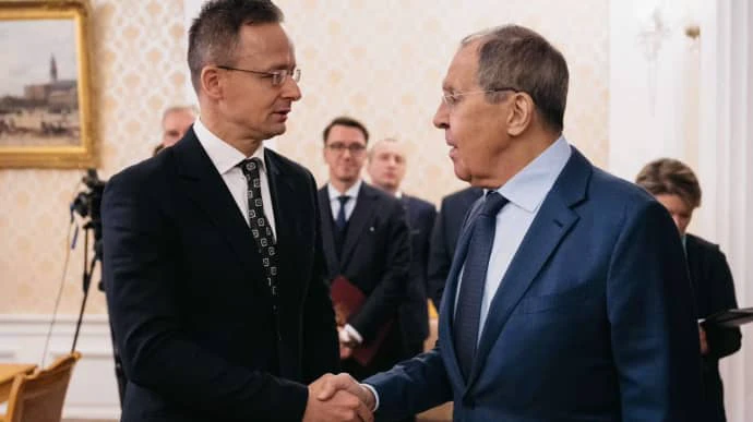 Hungarian foreign minister meets Russian counterpart in Moscow and reiterates his call for "peace"