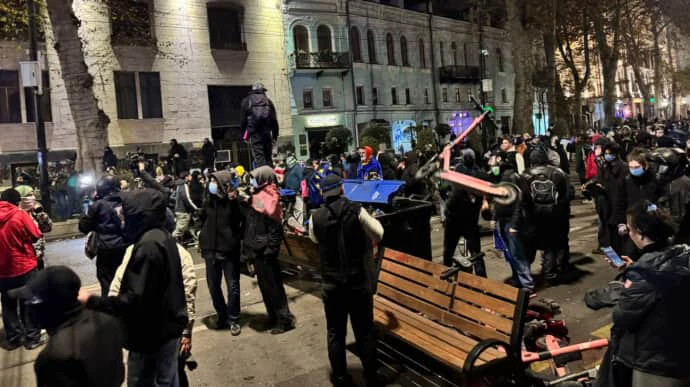 У Грузії повідомляють про побиття мітингувальників силовиками