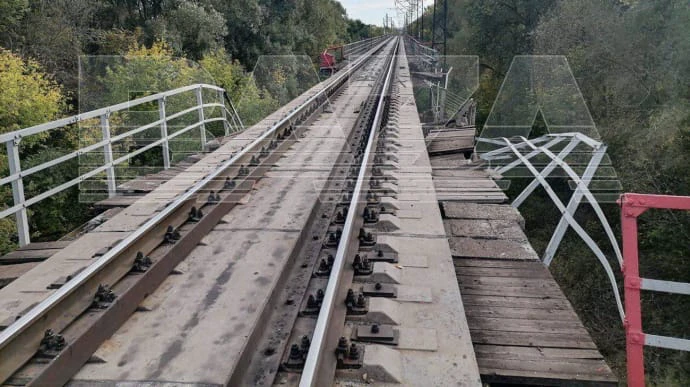 Train traffic suspended in Russia's Samara Oblast after explosions on railway bridge – photo, video